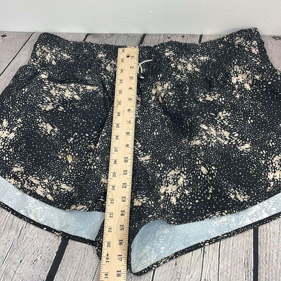 Old Navy Extra High-Waisted Dolphin-Hem Run Shorts 2.5-inch inseam 2X - Picture 10 of 11